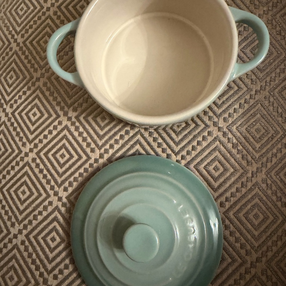 Le Creuset Petite Round Cocette 8 Oz rare light blue color - Picture 2 of 6